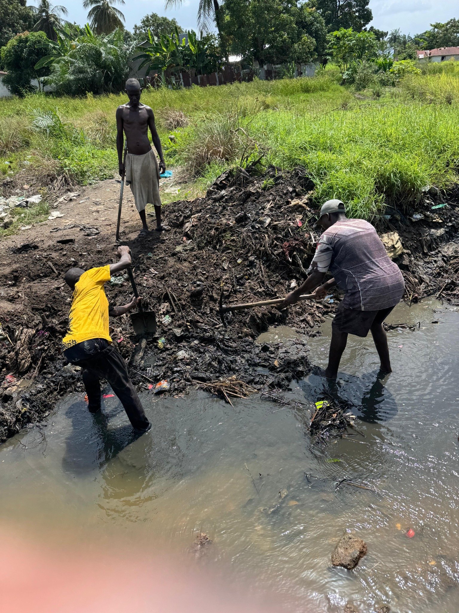 Workers preparing the water crossing for the Mathensha–Fothaneh footbridge in Lungi